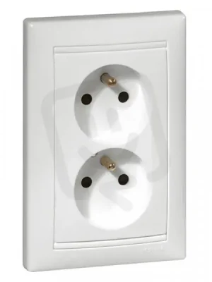 Must-Have VALENA ZÁSUVKA DVOJITÁ 2X2P+T BÍLÁ LEGRAND 774390