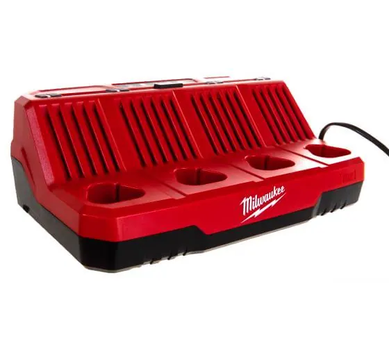MILWAUKEE M12 C4 Nabíječka baterií Li-Ion 12V, 4 porty - 4932430554 Rychlé Dodání